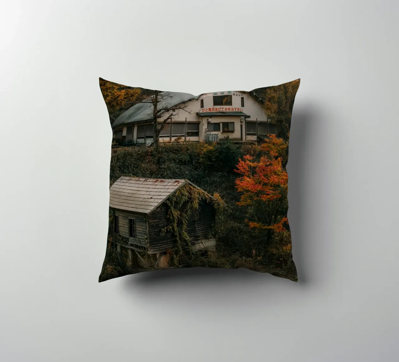 Primavera calda d'autunno a Nagano, Giappone cuscino da Marcel Bisig