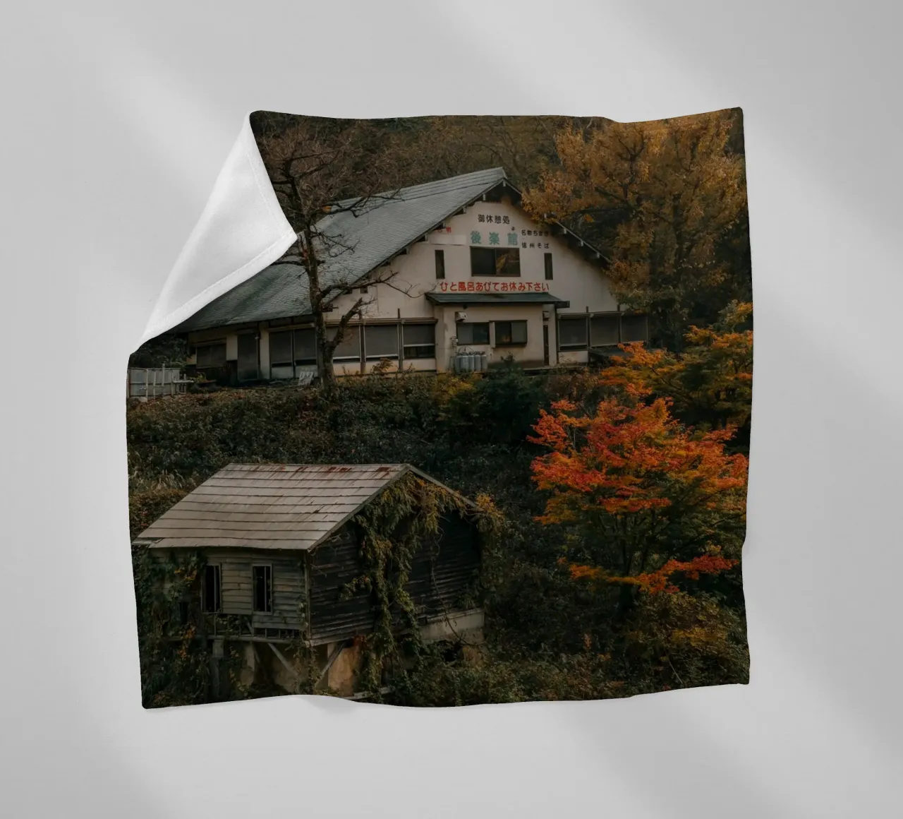 Primavera calda d'autunno a Nagano, Giappone coperta in pile da Marcel Bisig