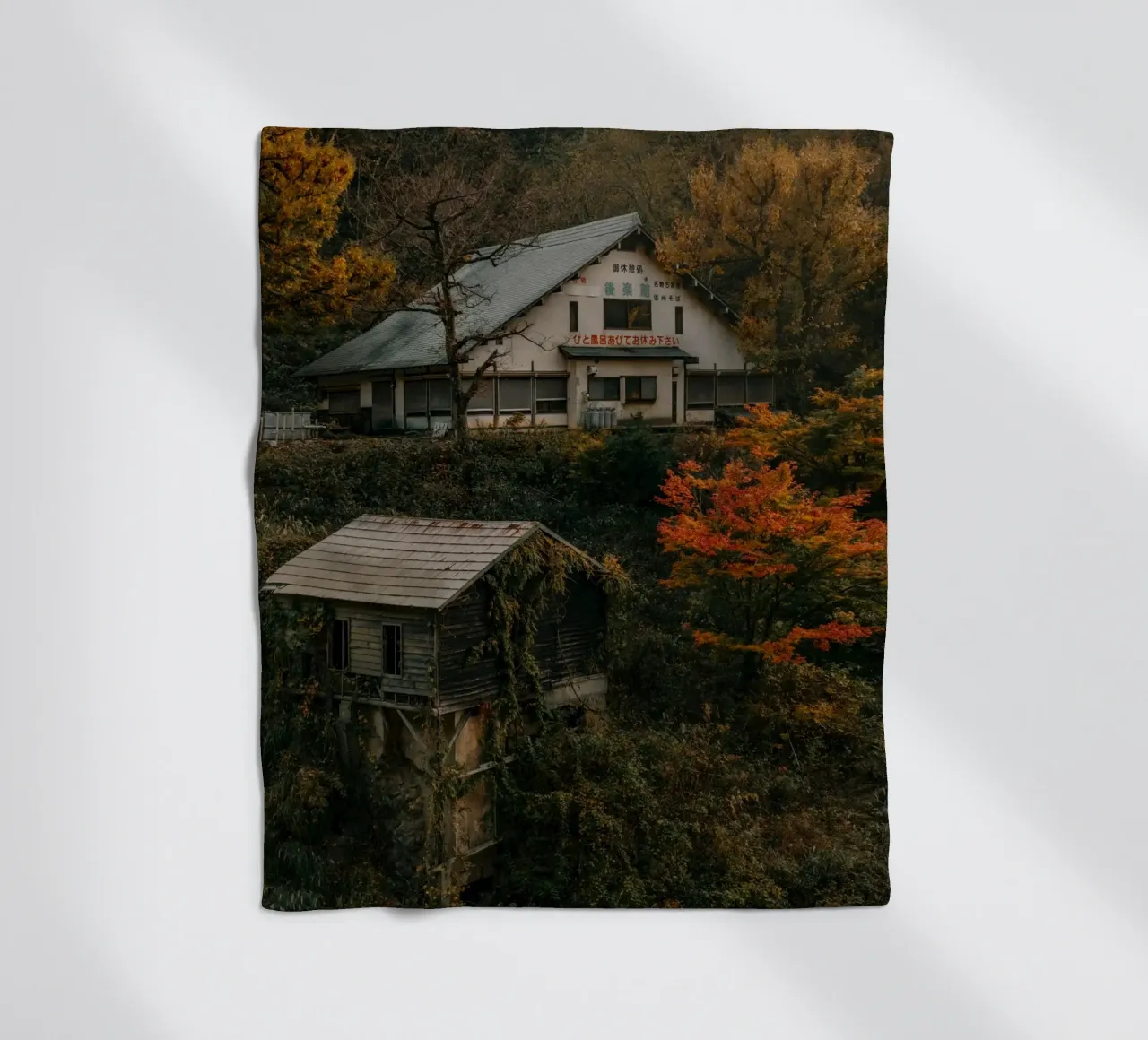 Primavera calda d'autunno a Nagano, Giappone coperta in pile da Marcel Bisig