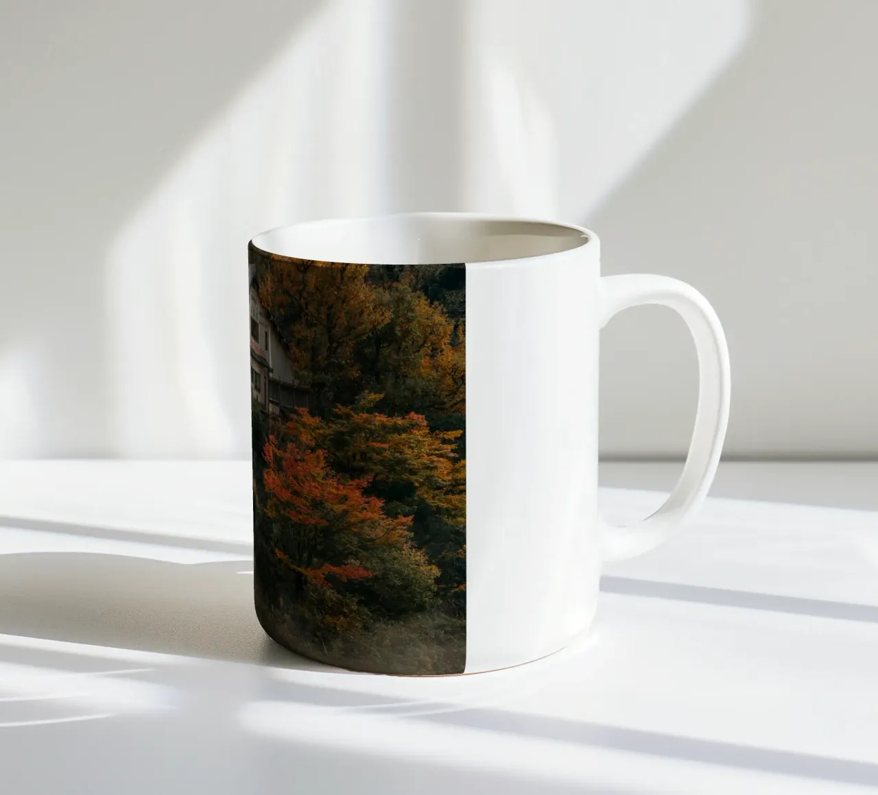 Primavera calda d'autunno a Nagano, Giappone tazza in ceramica da Marcel Bisig