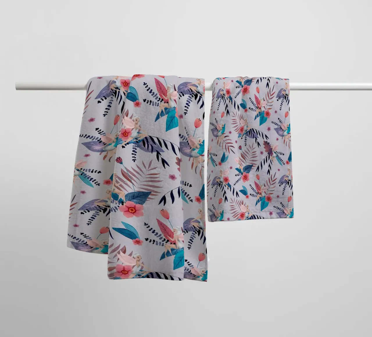 Fantom Fifi Art - Feenmuster Mauve asciugamano da bagno da The Artcircle