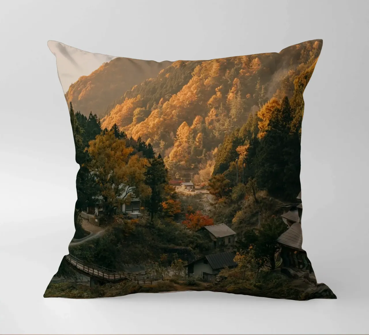 Valle delle sorgenti calde in autunno - Nagano, Giappone cuscino da Marcel Bisig