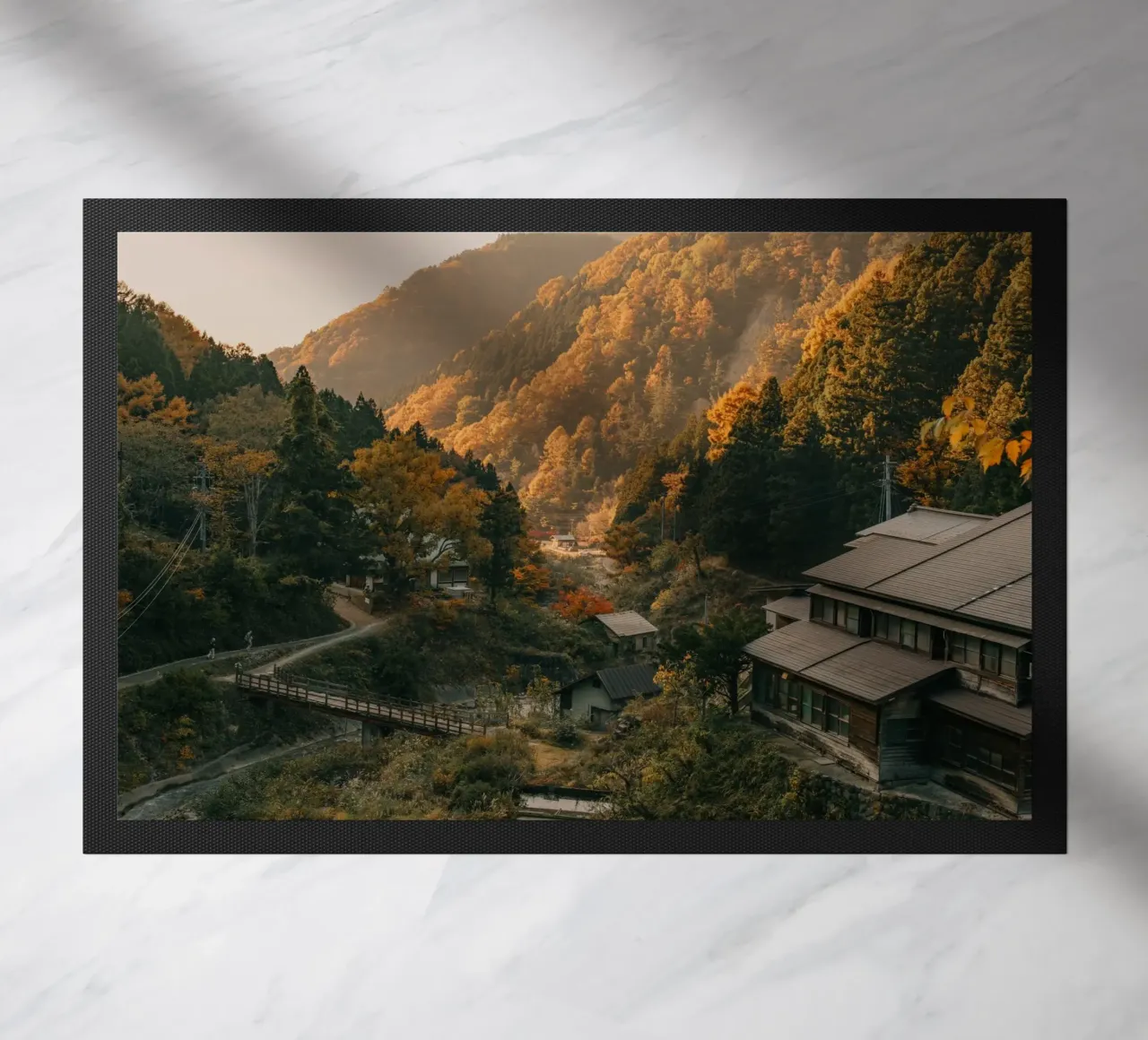 Valle delle sorgenti calde in autunno - Nagano, Giappone zerbino da Marcel Bisig