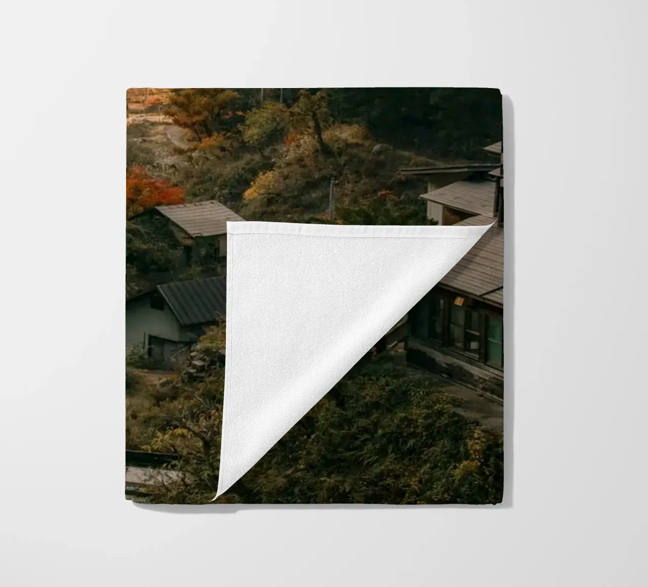 Valle delle sorgenti calde in autunno - Nagano, Giappone telo mare da Marcel Bisig