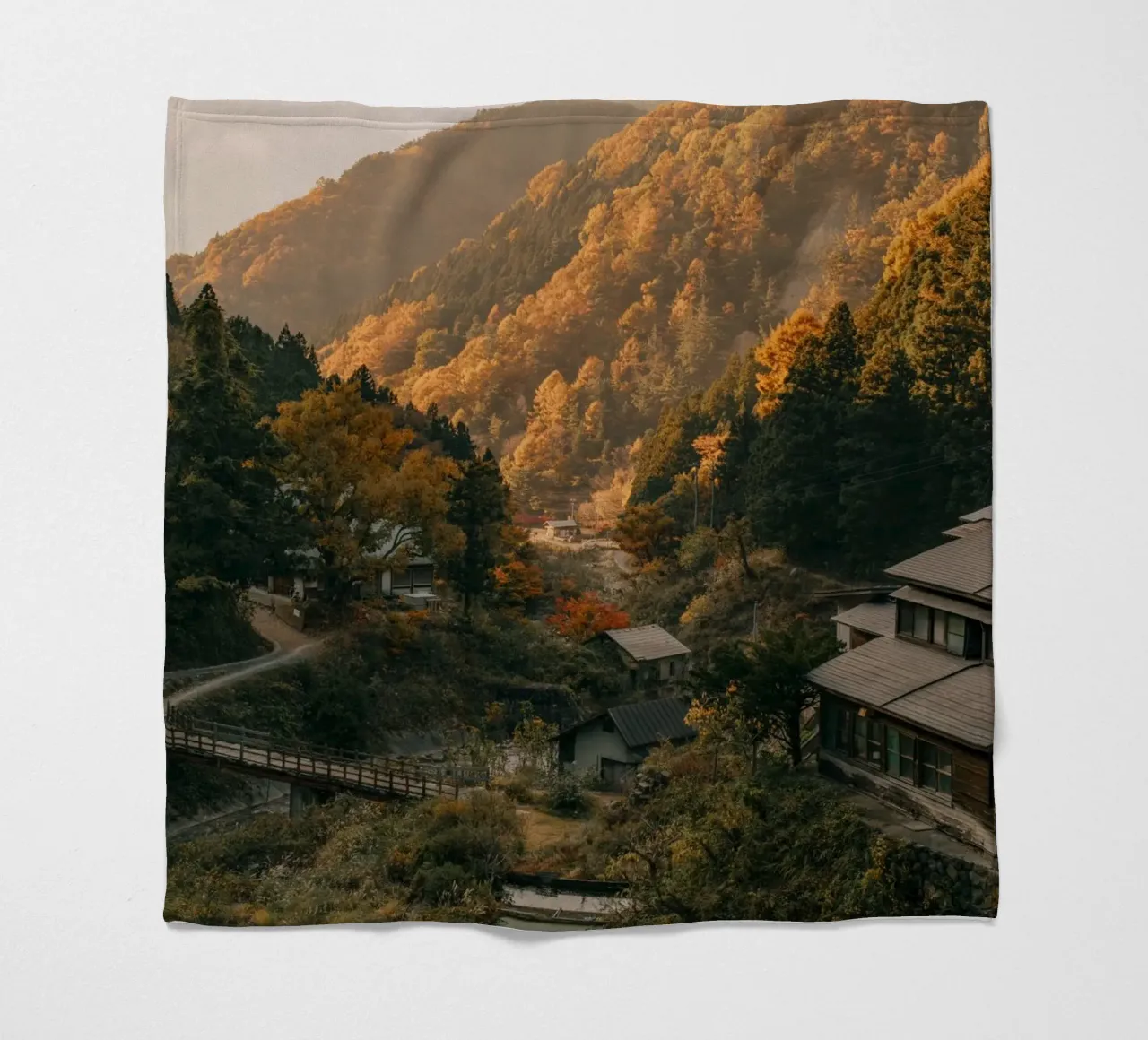 Valle delle sorgenti calde in autunno - Nagano, Giappone coperta in pile da Marcel Bisig