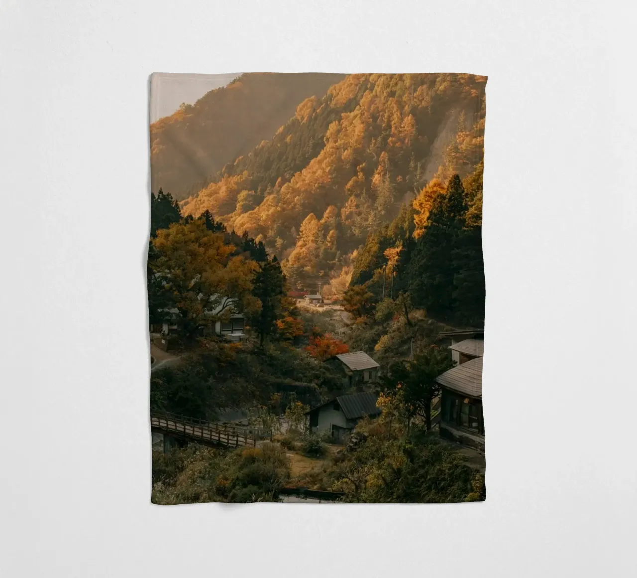 Valle delle sorgenti calde in autunno - Nagano, Giappone coperta in pile da Marcel Bisig