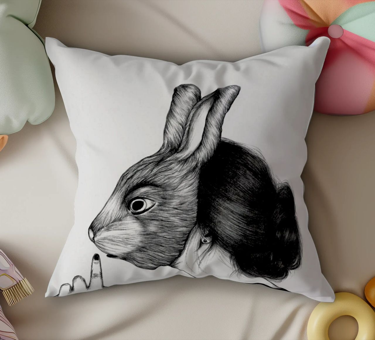 Peculiar Rabbit cuscino da The White Deer