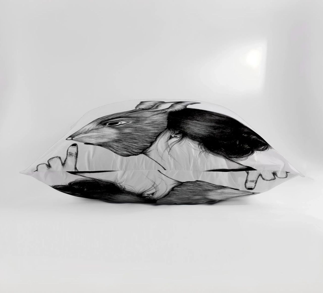Peculiar Rabbit cuscino da The White Deer