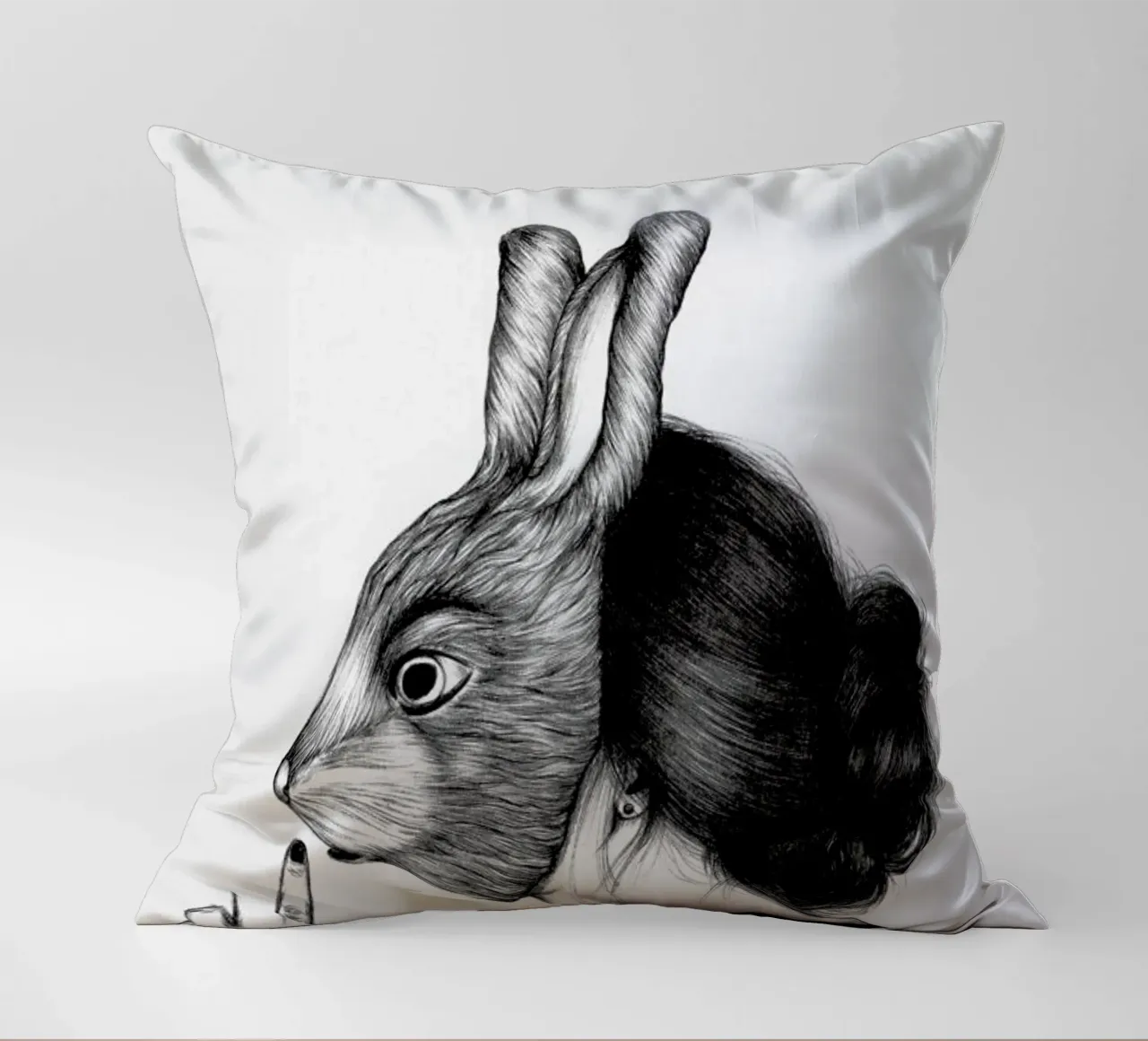 Peculiar Rabbit cojín de The White Deer