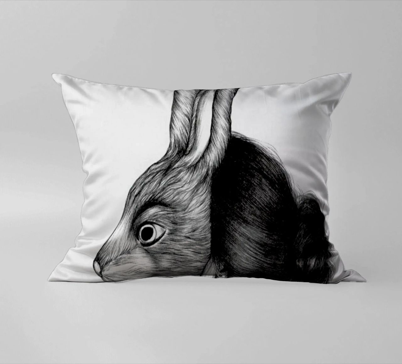 Peculiar Rabbit cuscino da The White Deer