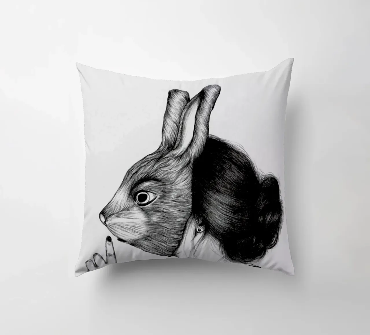 Peculiar Rabbit cuscino da The White Deer
