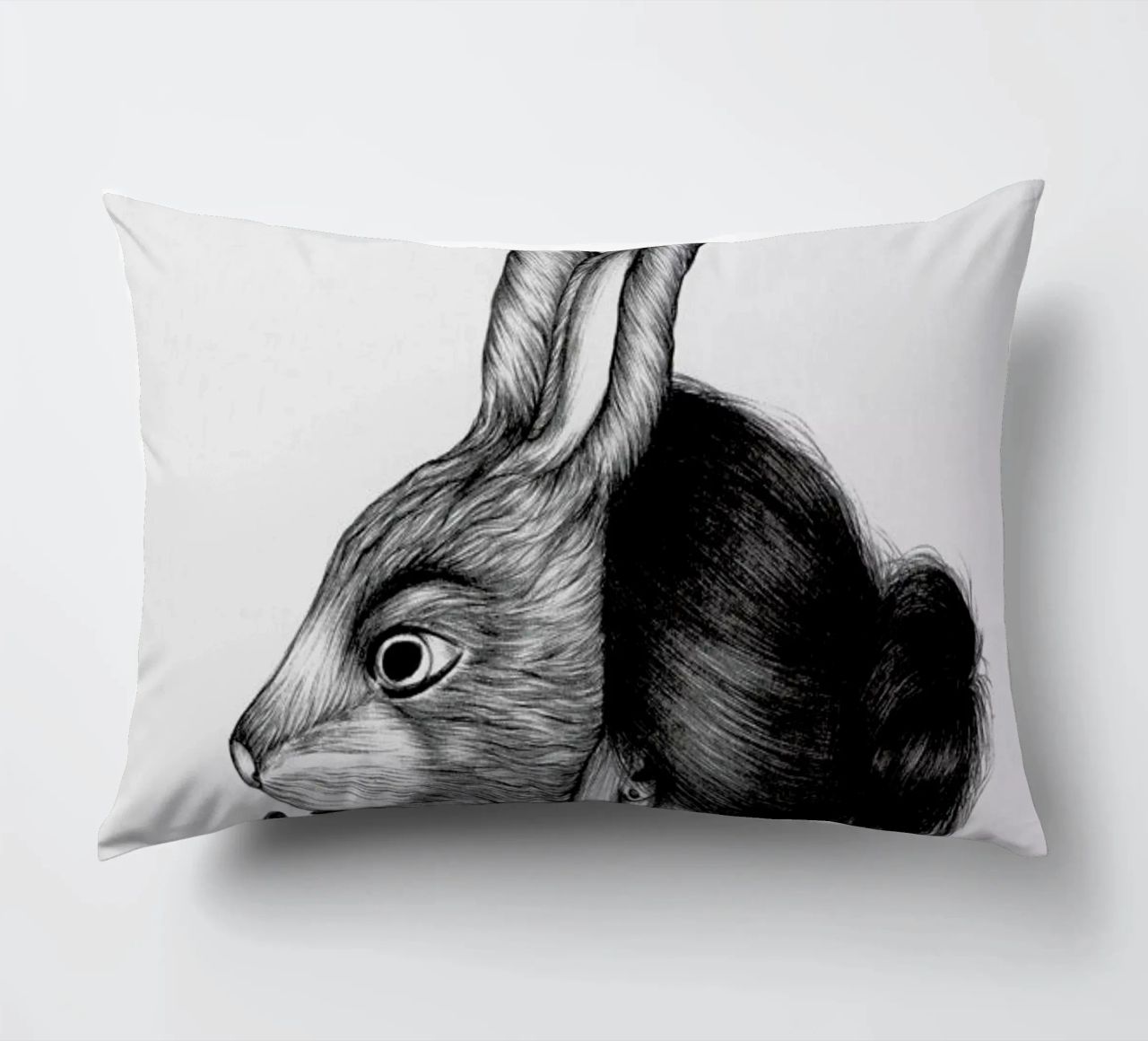 Peculiar Rabbit cuscino da The White Deer