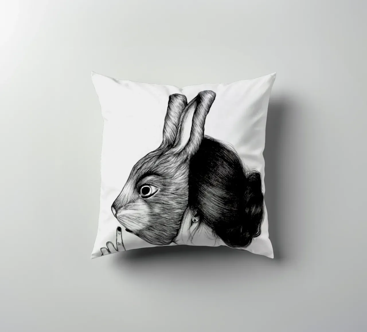 Peculiar Rabbit cuscino da The White Deer
