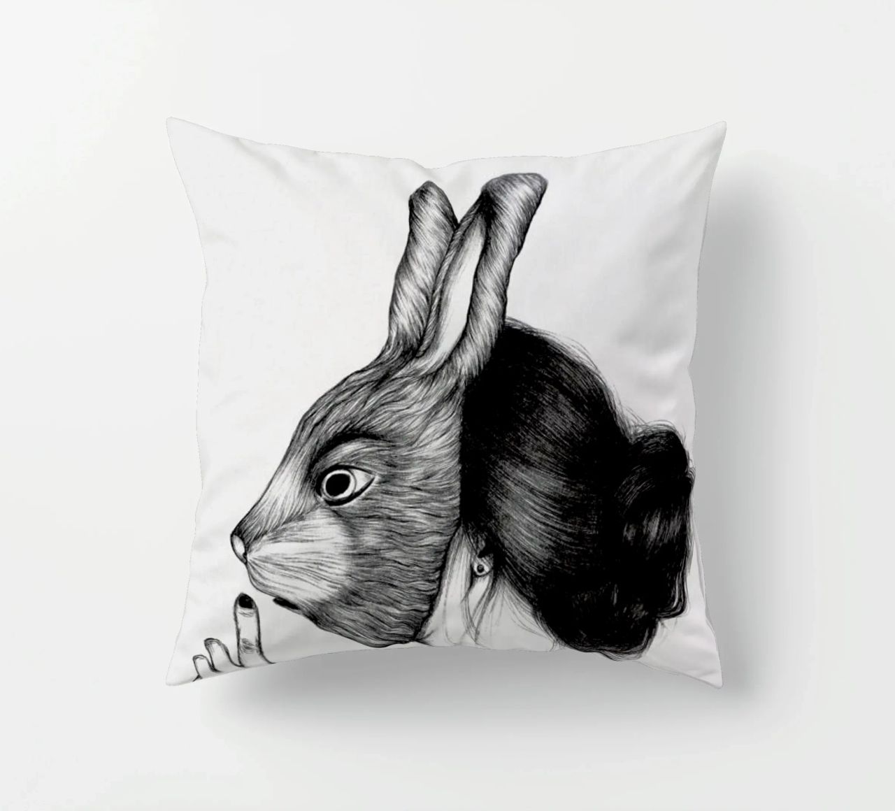 Peculiar Rabbit cuscino da The White Deer