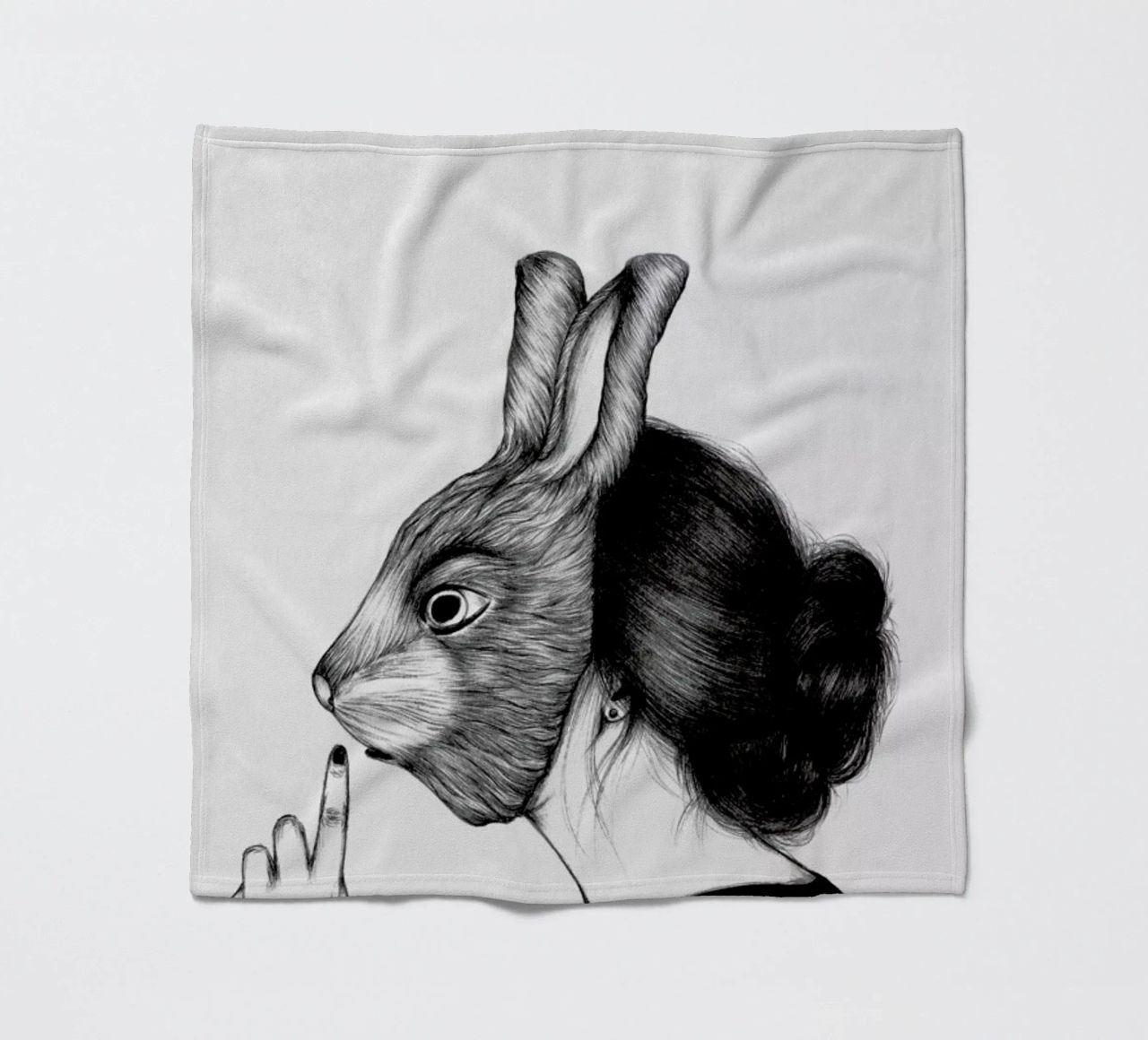 Peculiar Rabbit coperta in pile da The White Deer
