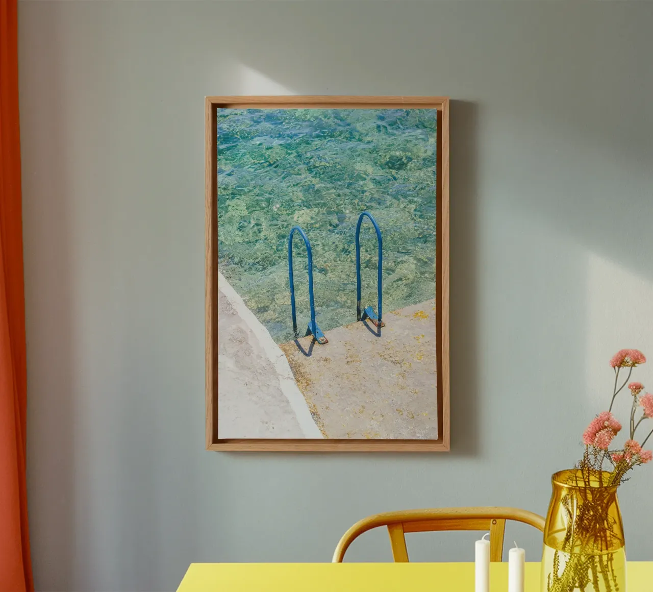Milos, Griekenland I Minimalistisch blauw Mediterraan zwembad canvas met Baklijst van Julie Travel Photography
