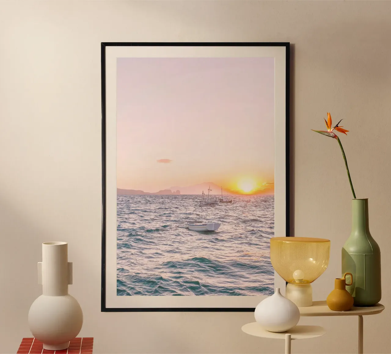 Milos, Grecia I Tramonto rosa pastello poster con telaio in alluminio da Julie Travel Photography