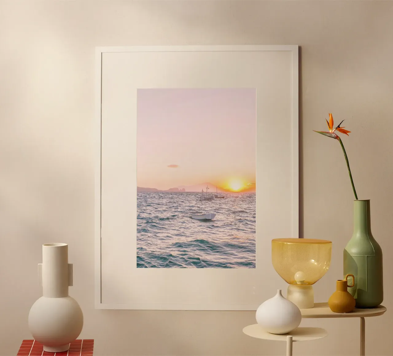 Milos, Grecia I Tramonto rosa pastello poster con telaio in alluminio da Julie Travel Photography