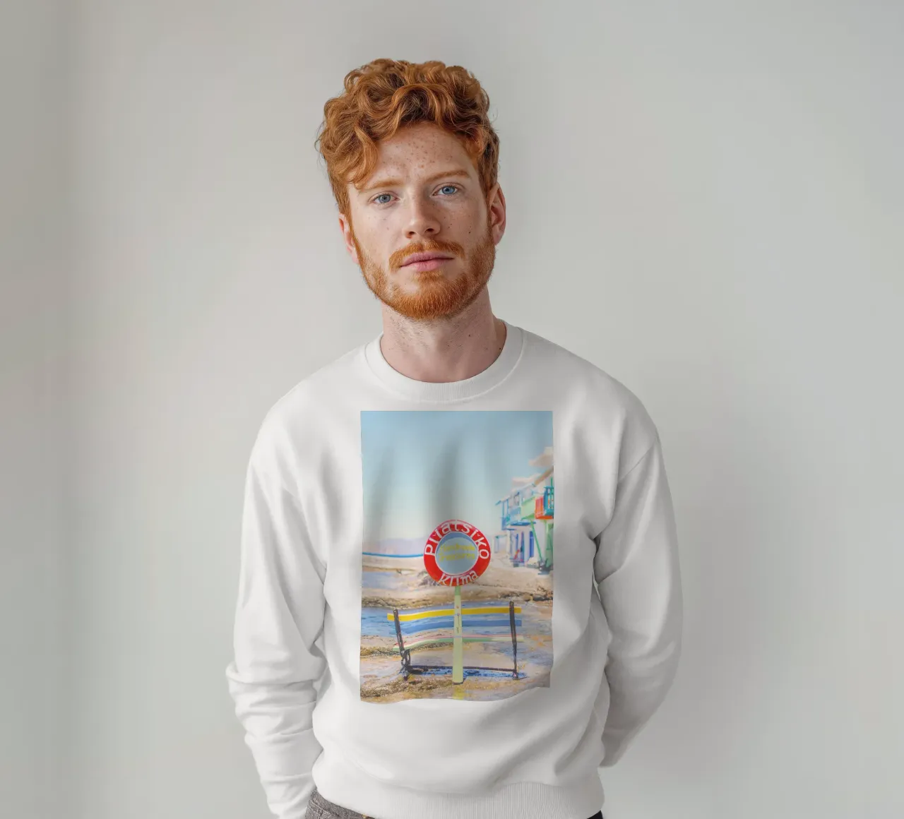 Milos, Grecia I Il piccolo e colorato villaggio di pescatori di Klima felpa da Julie Travel Photography