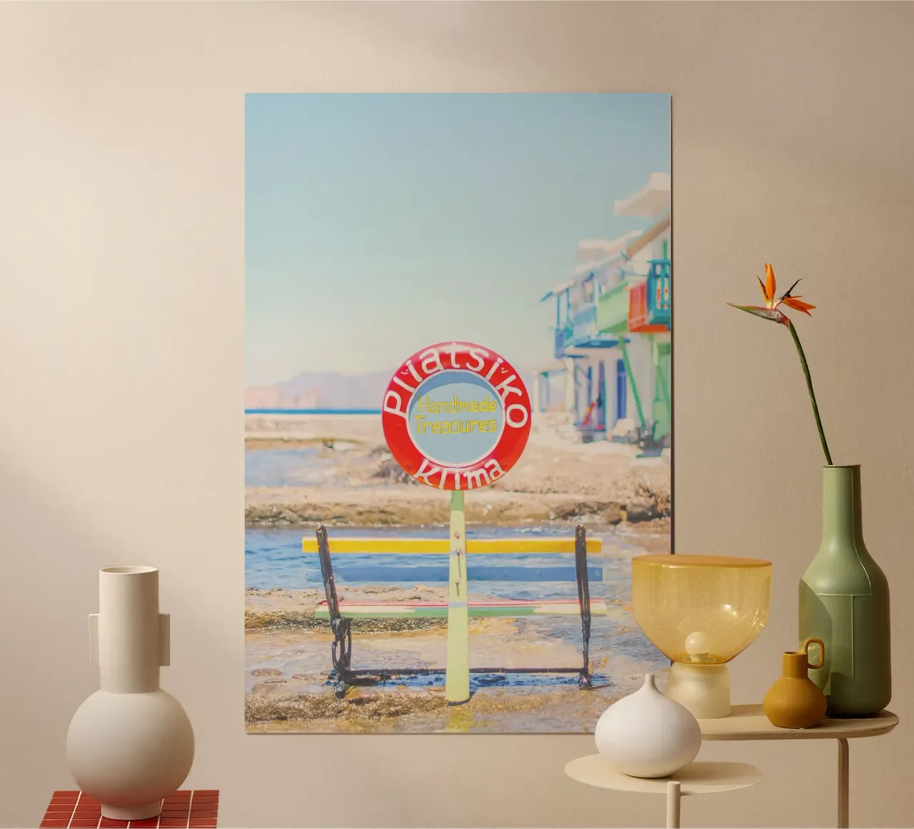 Milos, Grecia I Il piccolo e colorato villaggio di pescatori di Klima poster con telaio in legno da Julie Travel Photography