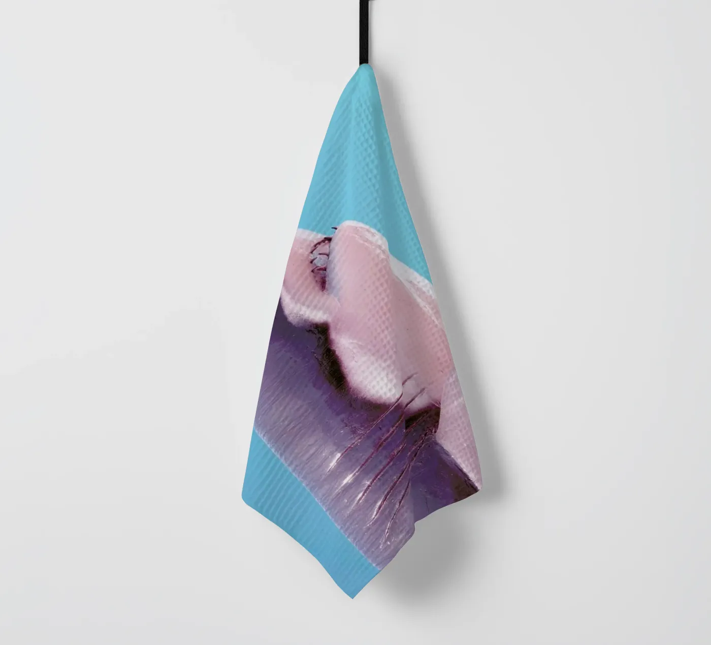 Attack! Blue Geschirrtuch von Ballack Art House