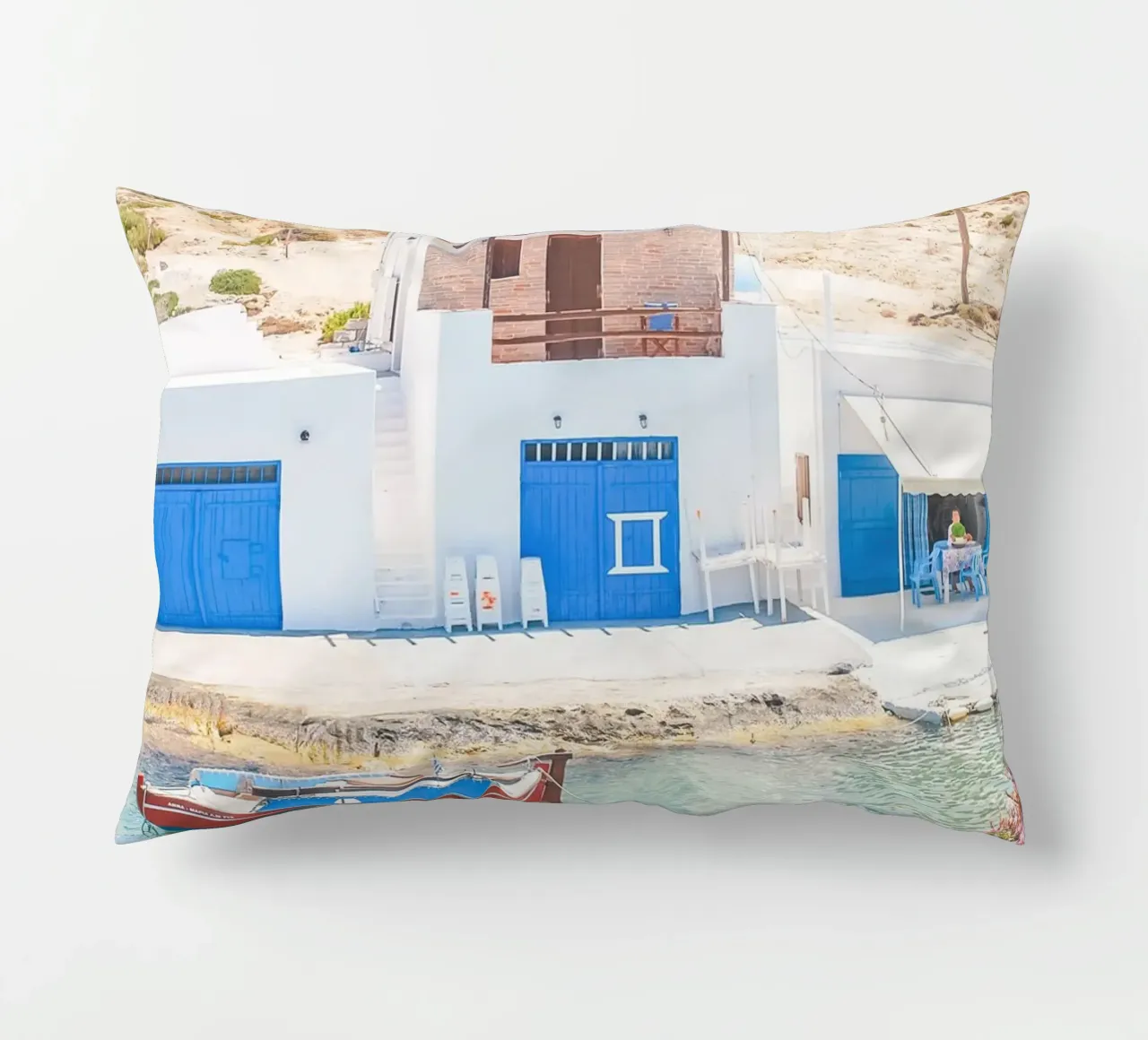 Milos, Grecia I Villaggio di pescatori bianco-blu cuscino da Julie Travel Photography