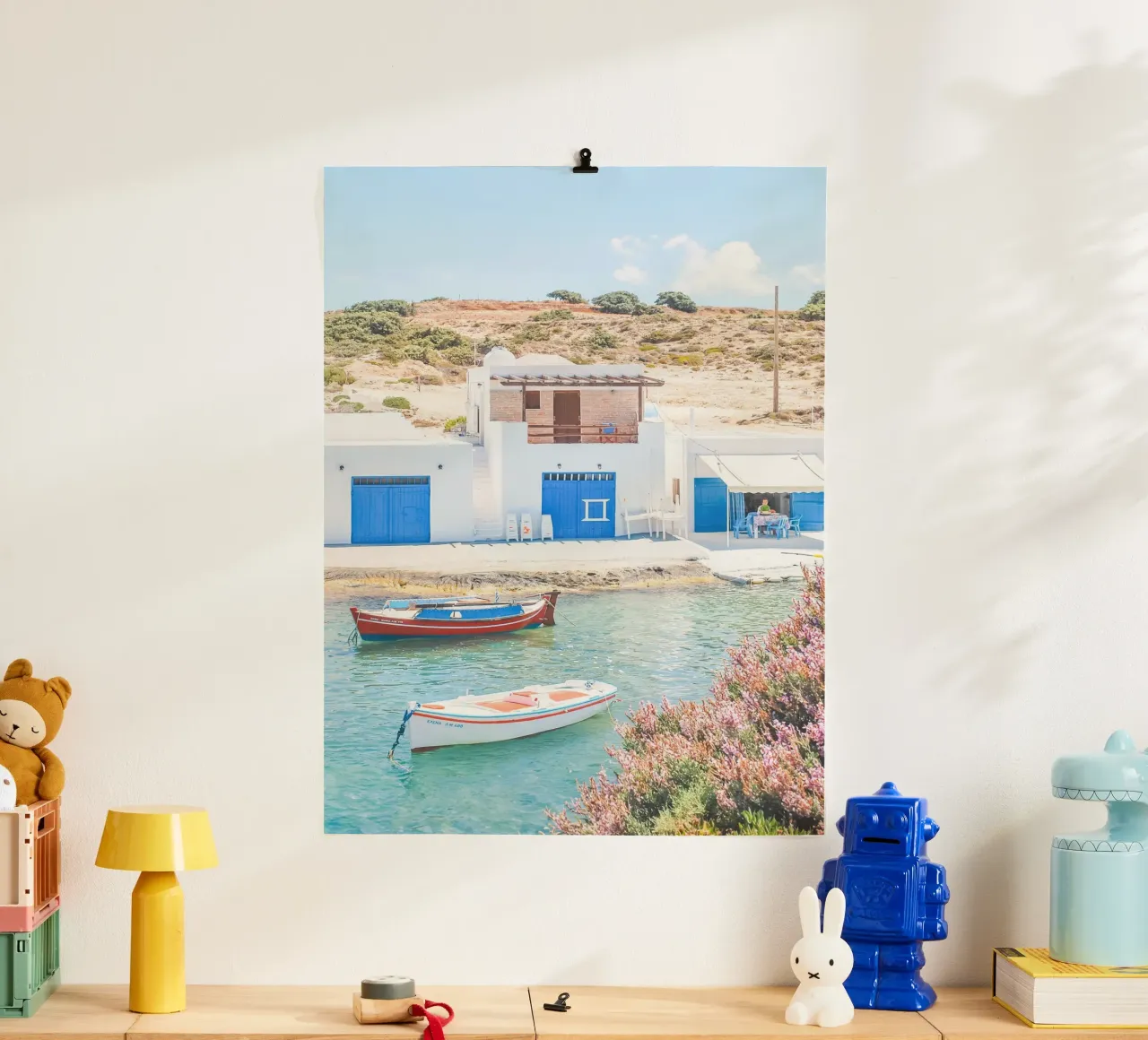 Milos, Grèce I Village de pêcheur à architecture blanc bleu poster de Julie Travel Photography