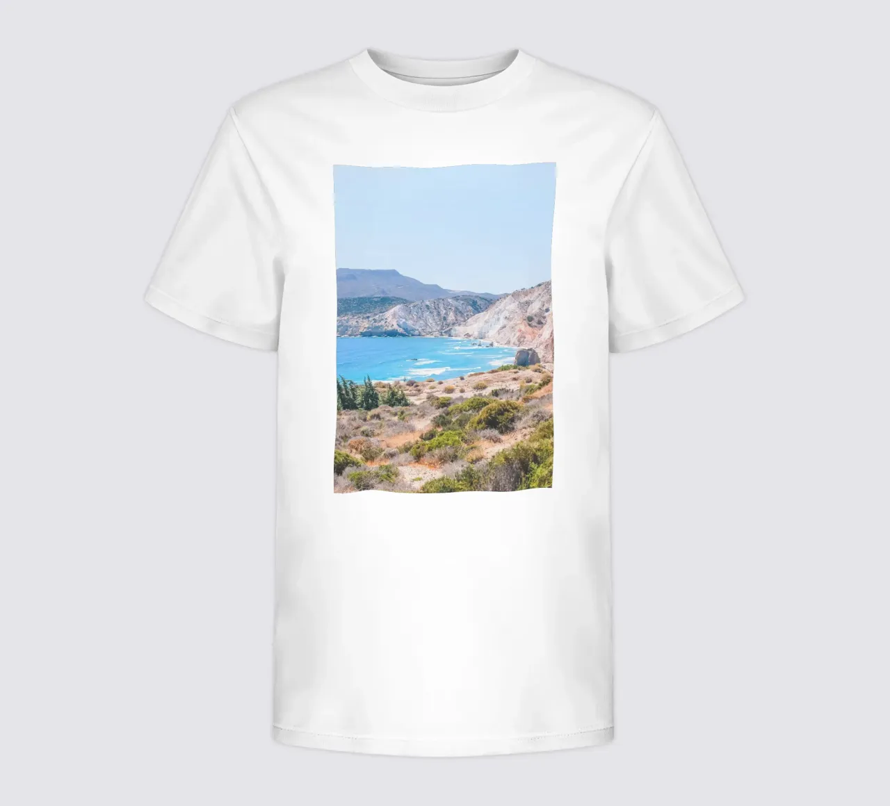 Milos, Grecia I Playa salvaje y bohemia de Tsigrado camiseta para niños de Julie Travel Photography