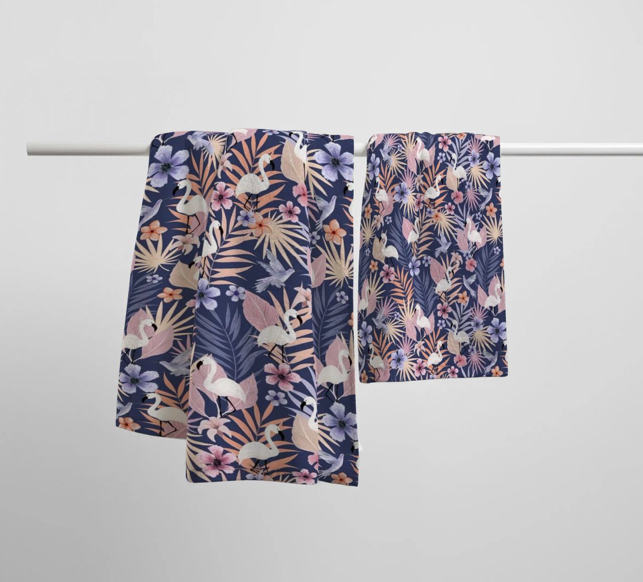Fantom Fifi Art - Flamingo Muster asciugamano da bagno da The Artcircle