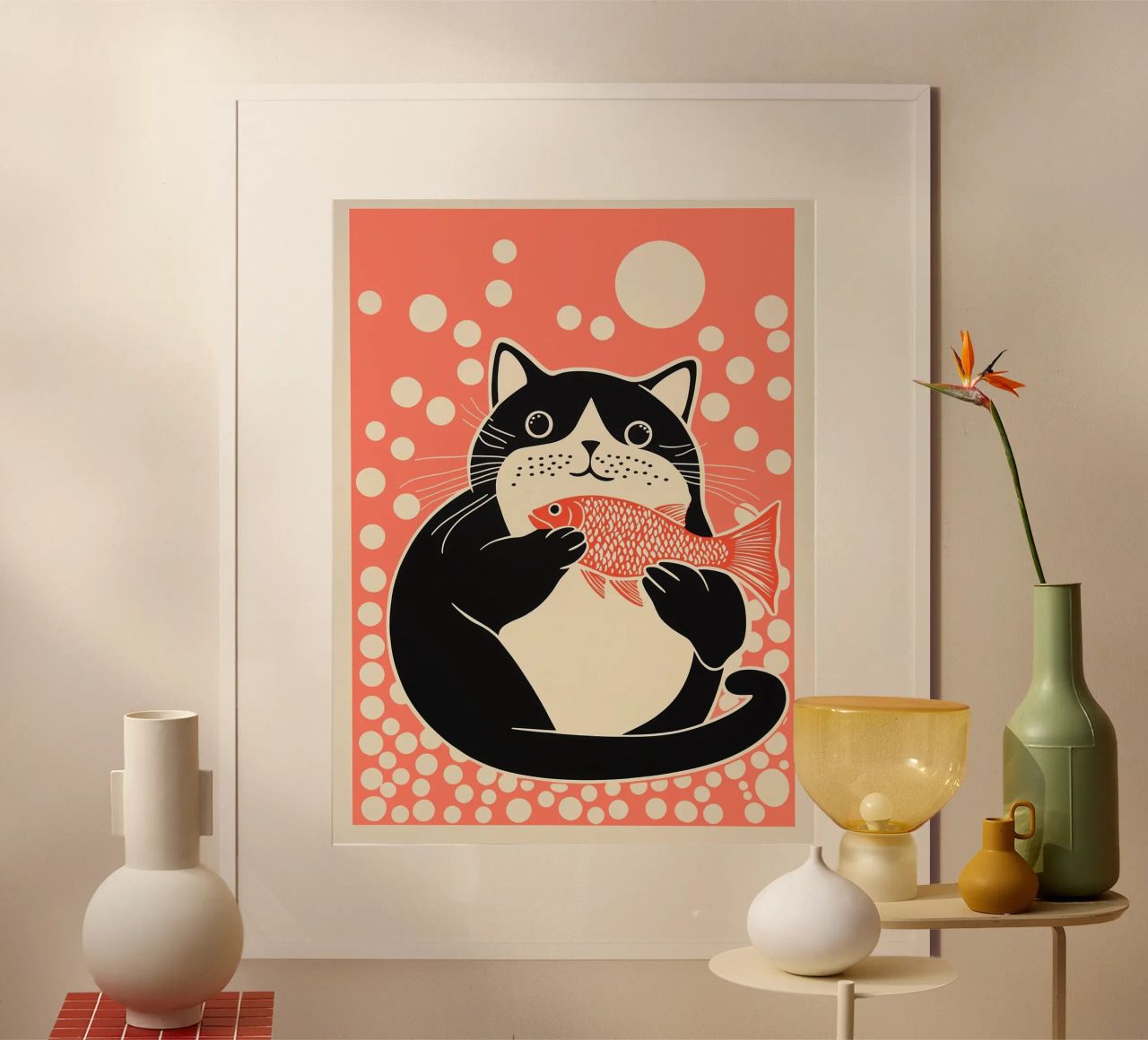 Die dicke japanische Katze fängt den rosa Fisch Poster von Autofocus