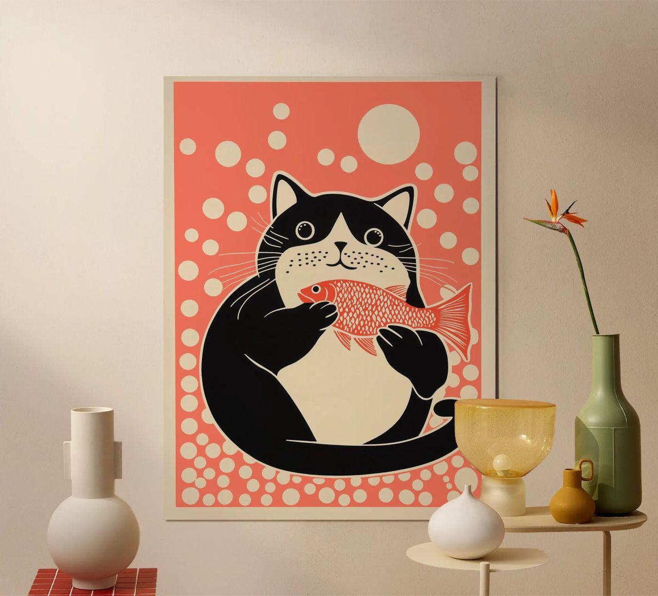 Die dicke japanische Katze fängt den rosa Fisch Poster von Autofocus