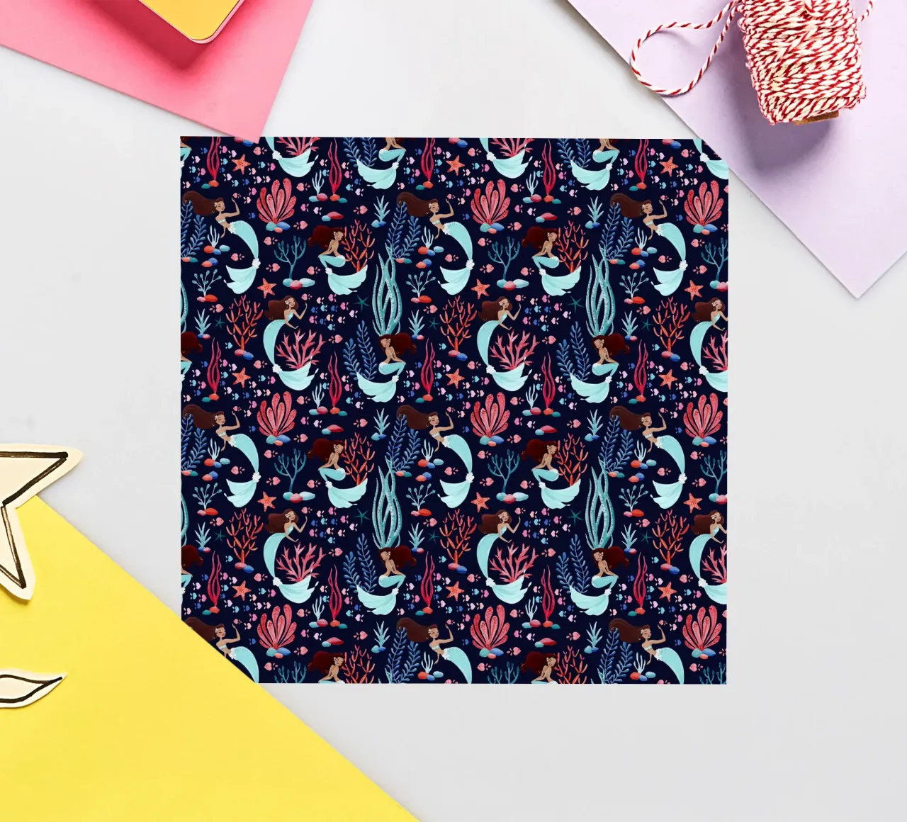 Fantom Fifi Art - Meerjungfrauen Muster Navy pegatina de The Artcircle