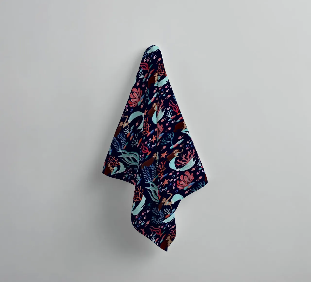 Fantom Fifi Art - Meerjungfrauen Muster Navy asciugamano da bagno da The Artcircle