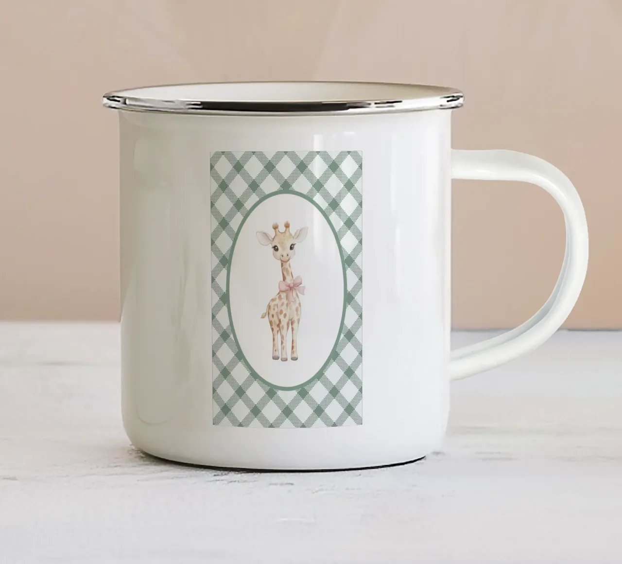 Baby Giraffa con fiocco rosa tazza in smalto da Jungle Joy Art