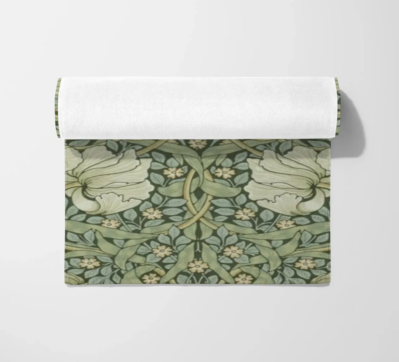 William Morris Botanical Vintage Print, Green Pattern (motif vert) serviette de plage de ArtHaus