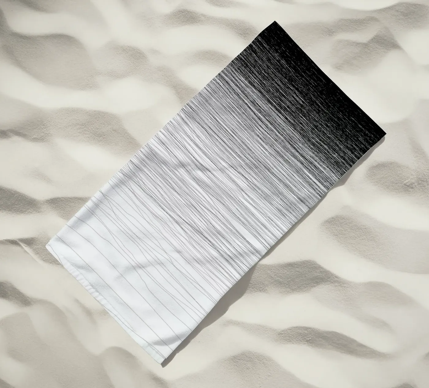 Fade Strandtuch von Studio Nahili