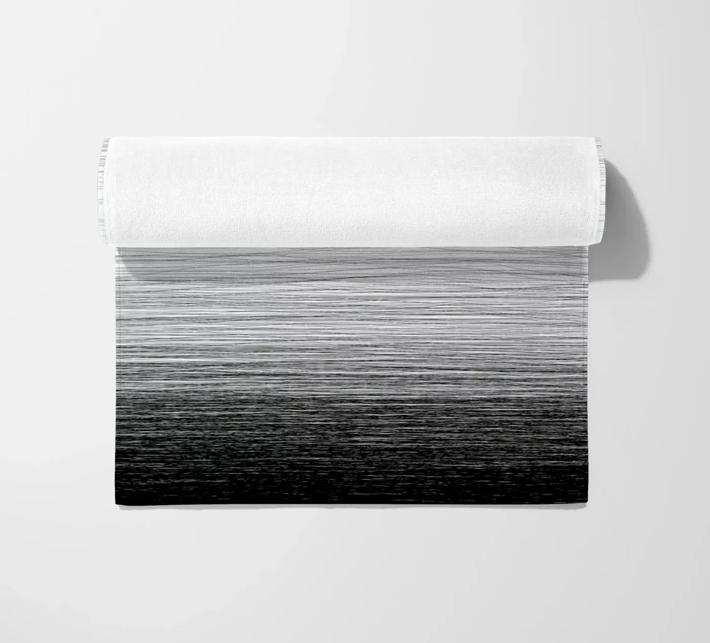 Fade Strandtuch von Studio Nahili