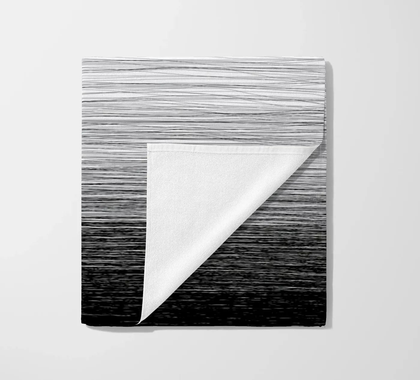 Fade Strandtuch von Studio Nahili