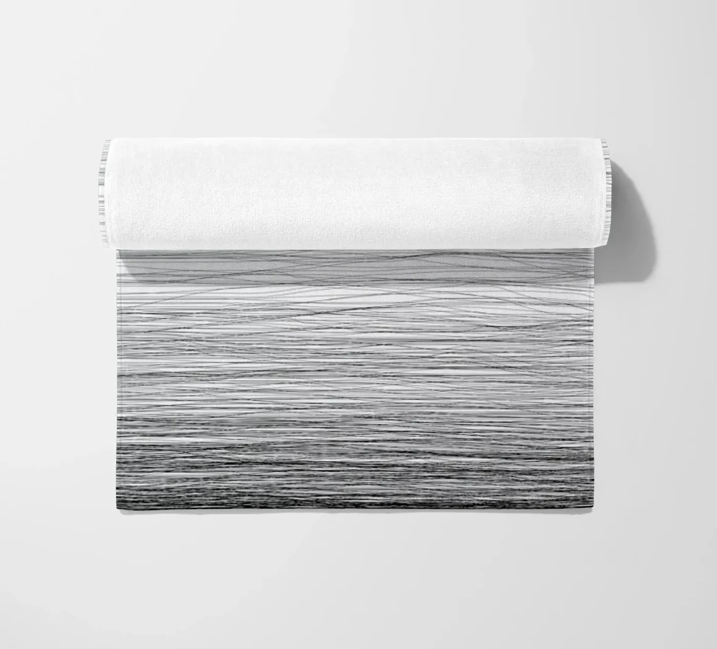 Fade Strandtuch von Studio Nahili