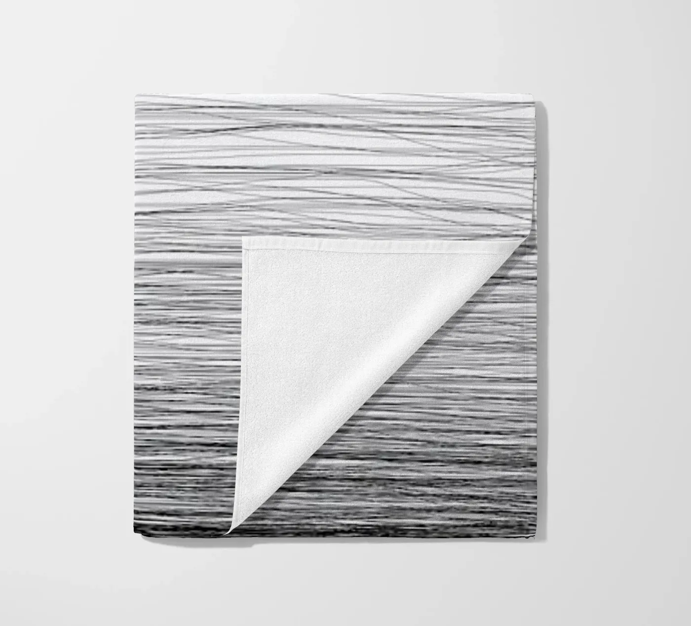 Fade Strandtuch von Studio Nahili