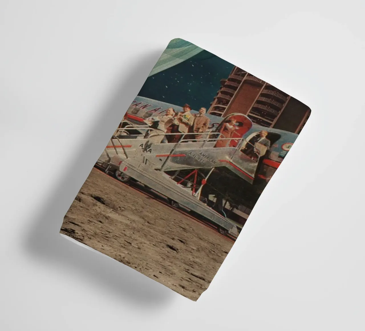 a postcard from year 2348 asciugamano da bagno da Frank Moth