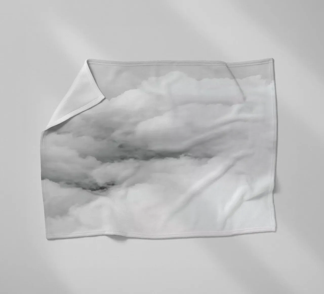 Above the Clouds coperta in pile da Chris Abatzis