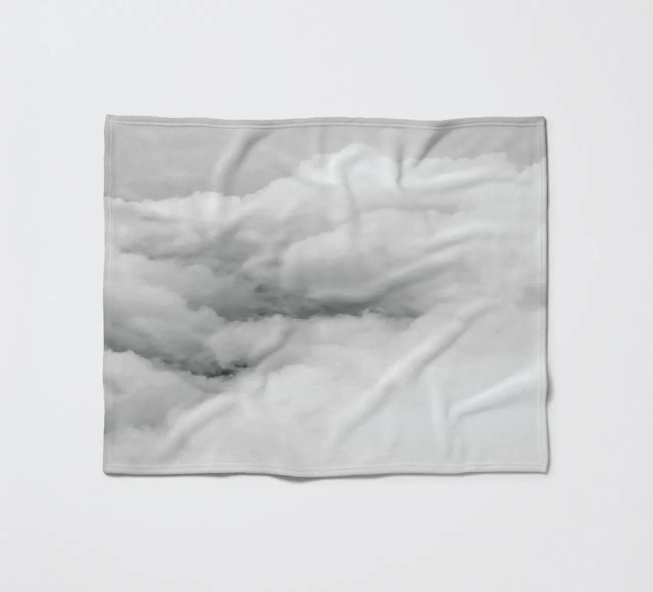 Above the Clouds coperta in pile da Chris Abatzis