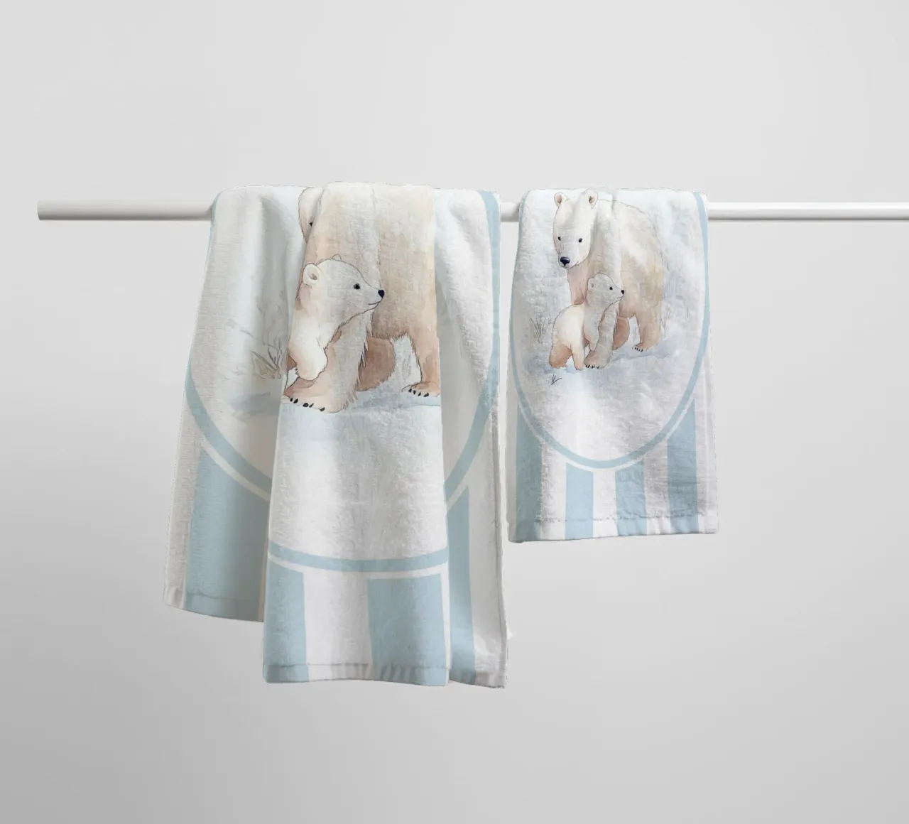 Orso polare e cucciolo in un paesaggio innevato asciugamano da bagno da Jungle Joy Art