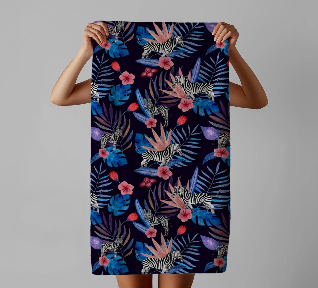 Fantom Fifi Art - Tropisches Zebra Navy towel by The Artcircle