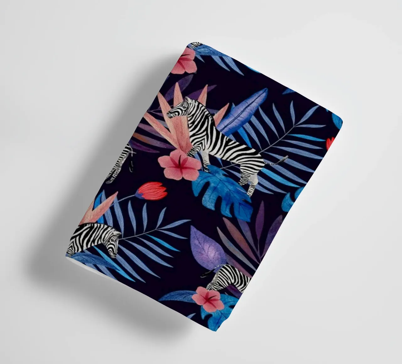 Fantom Fifi Art - Tropisches Zebra Navy asciugamano da bagno da The Artcircle