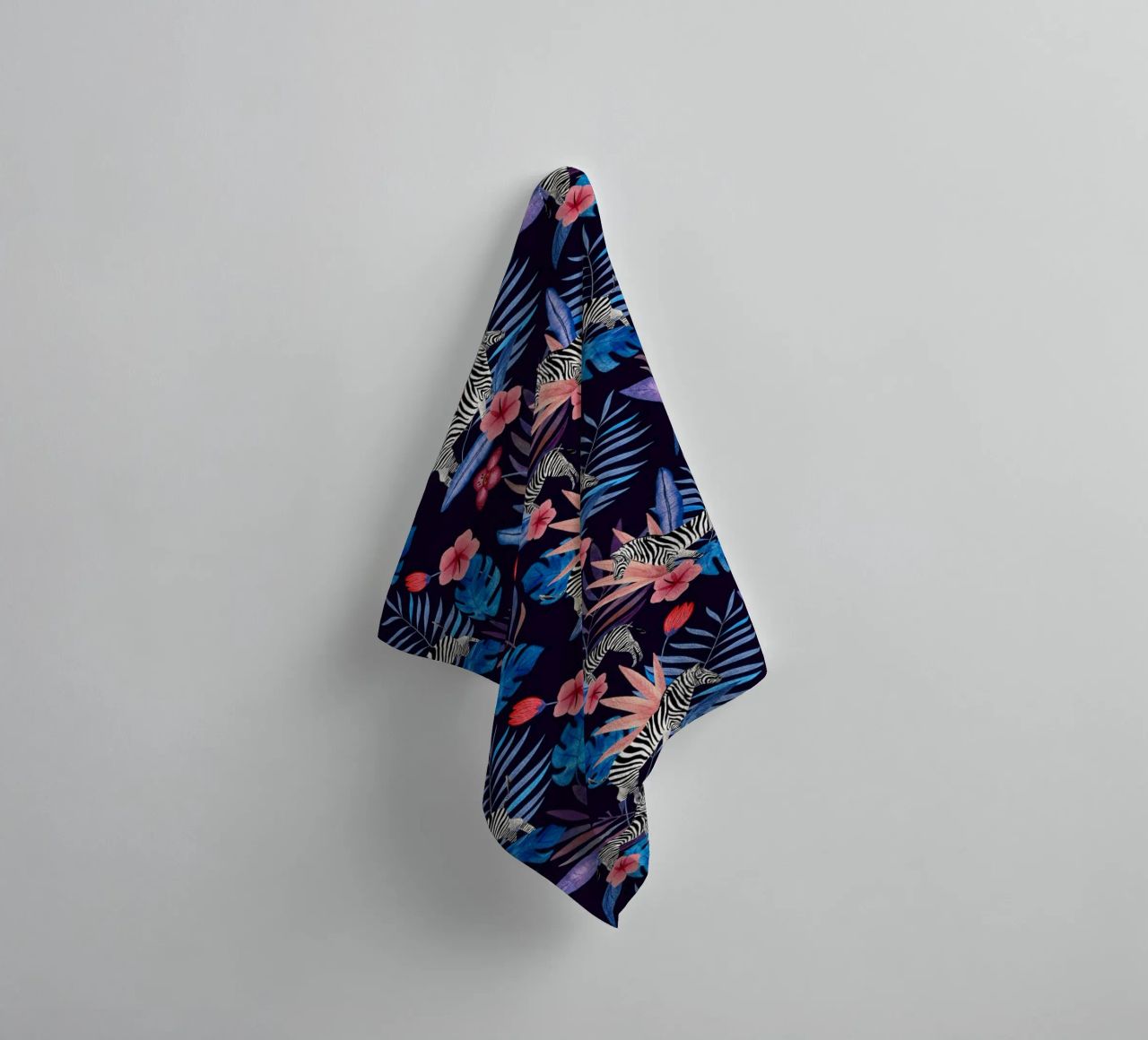 Fantom Fifi Art - Tropisches Zebra Navy towel by The Artcircle
