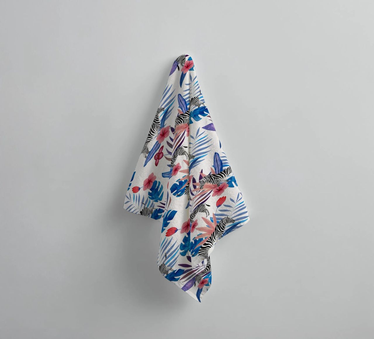 Fantom Fifi Art - Tropisches Zebra Weiß towel by The Artcircle