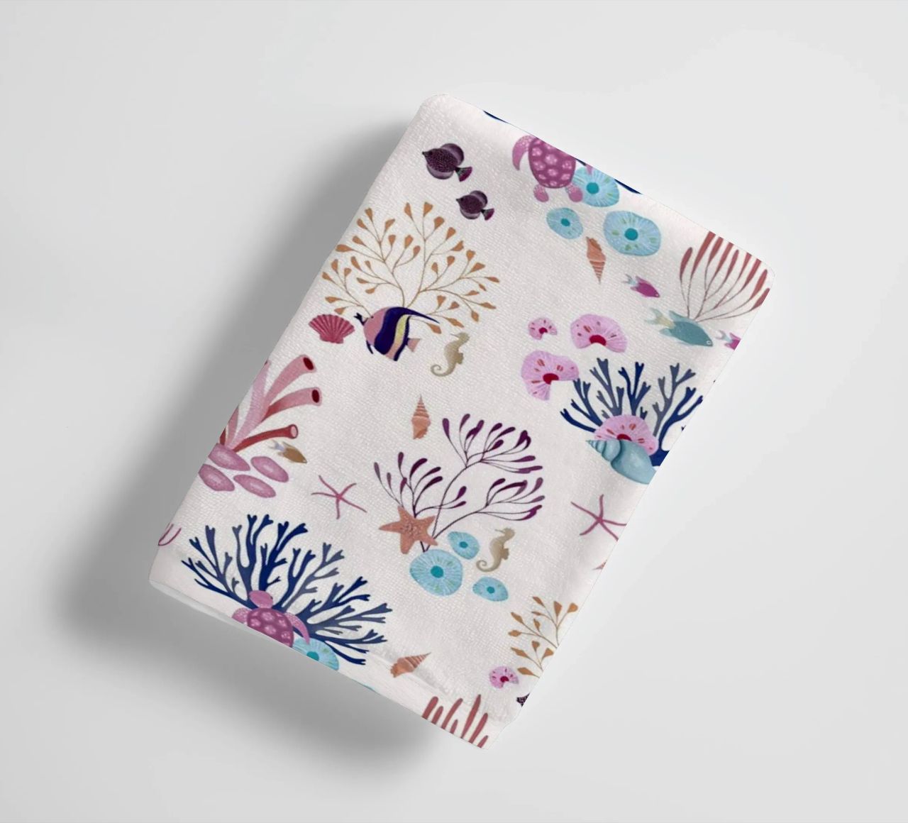 Fantom Fifi Art - Unterwasser Creme towel by The Artcircle