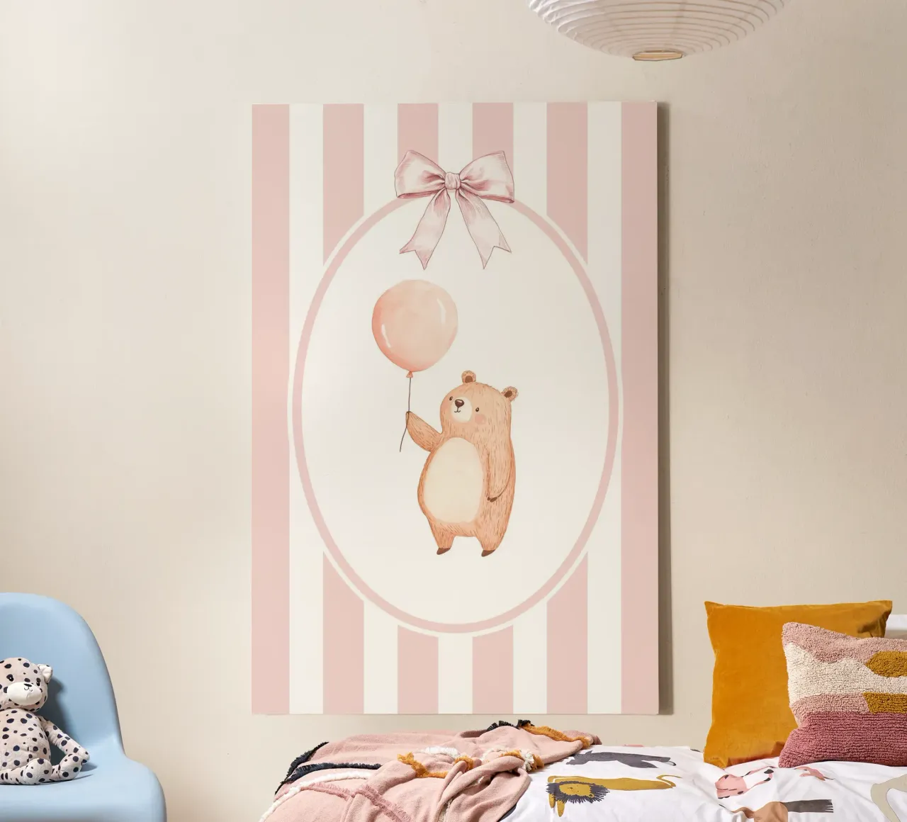 Orso che tiene in mano un palloncino rosa tela con Cornice a cassetta da Jungle Joy Art